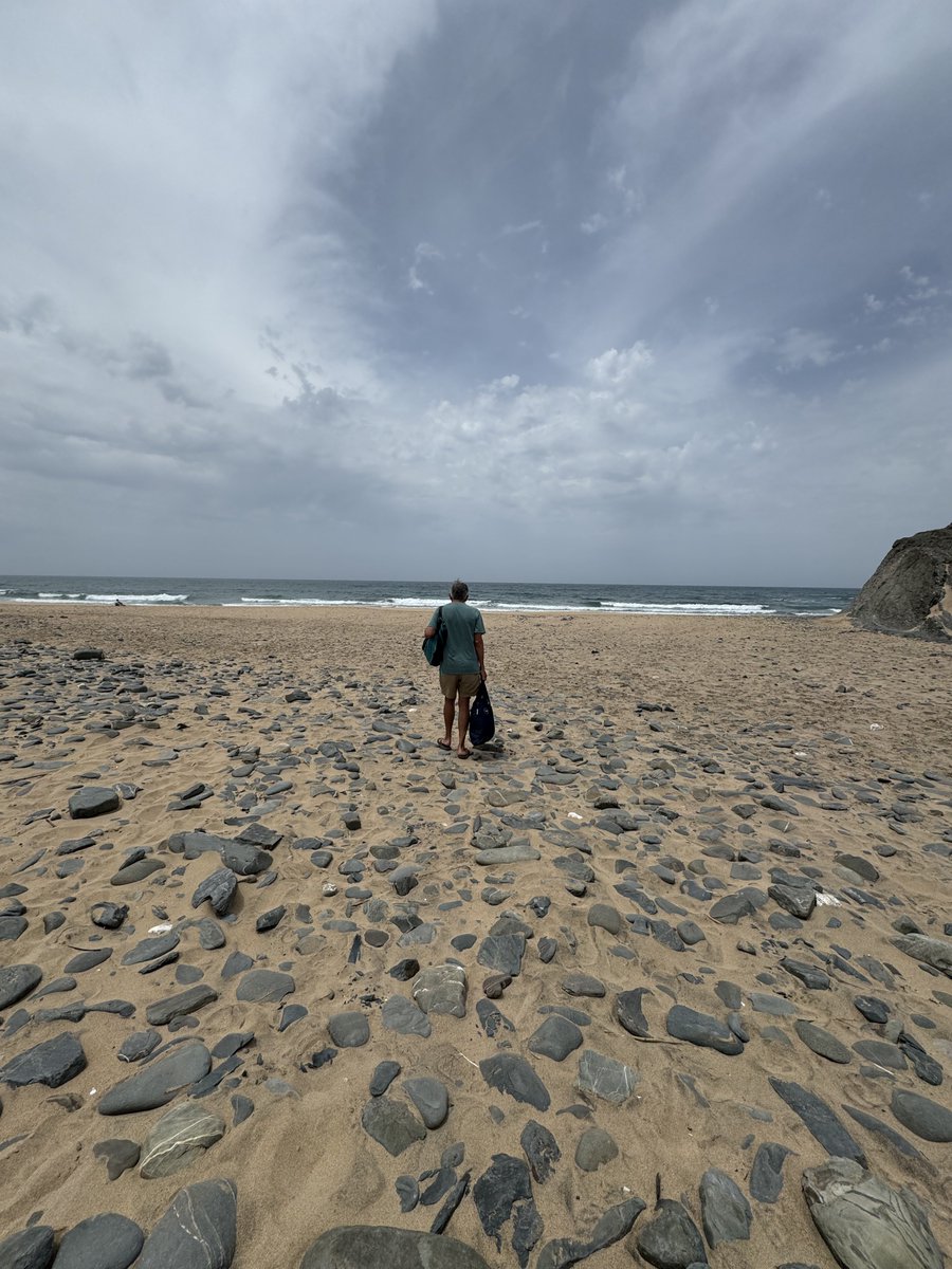johnswart's tweet photo. A tale of two beaches as #JohnWanders along the sands of Praia do Beliche and the shale rocks of Praia da Barriga in the western Algarve of Portugal Thursday. ( @shwise00 Photos ) https://t.co/QWYONWcqqf