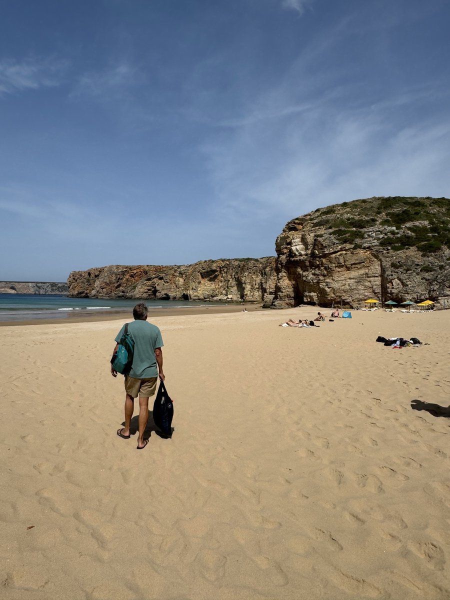 johnswart's tweet photo. A tale of two beaches as #JohnWanders along the sands of Praia do Beliche and the shale rocks of Praia da Barriga in the western Algarve of Portugal Thursday. ( @shwise00 Photos ) https://t.co/QWYONWcqqf