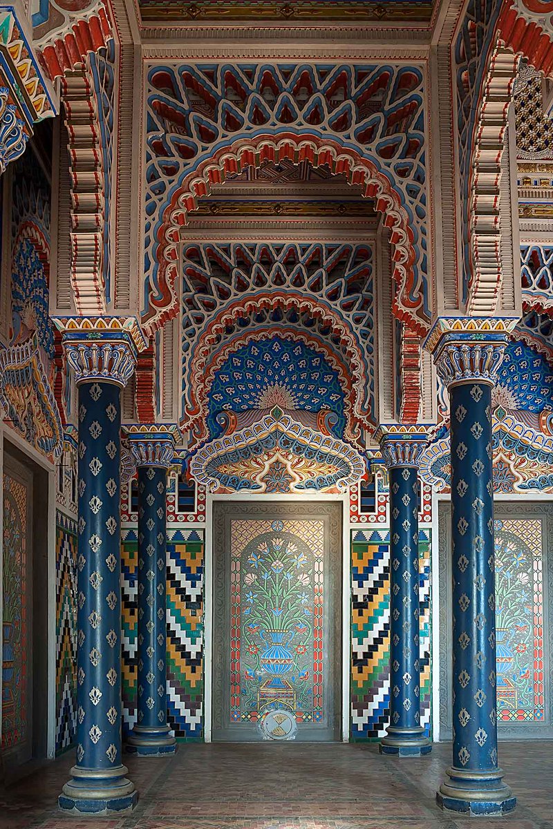 clabu91's tweet photo. @Cinguetterai Girato quasi interamente nel Castello di Sammezzano in Toscana, a 30 km da Firenze. Purtroppo tutta la struttura sta cadendo in rovina e il ministero della Cultura non si decide ad acquistarlo. #castellodisammezzano #sammezzano #toscana https://t.co/pziKFXSDDE