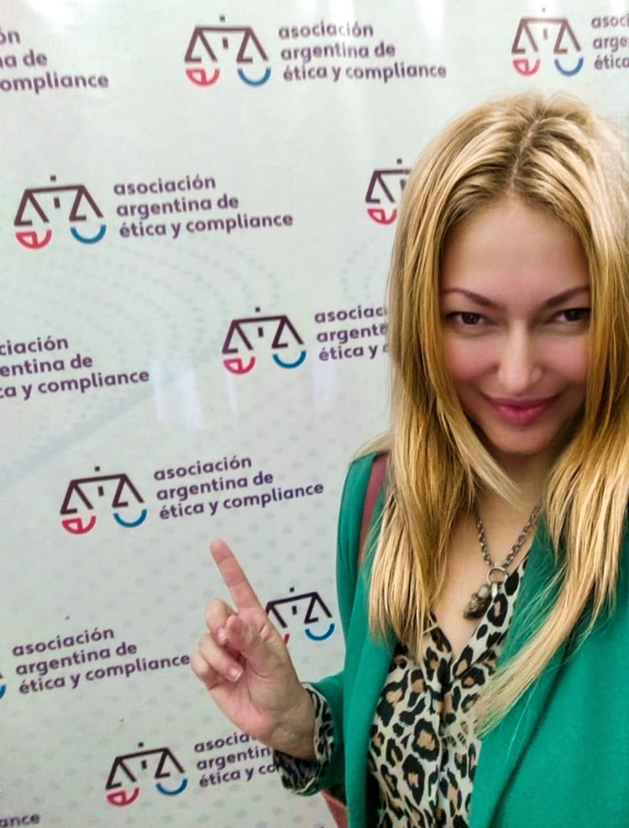EleoValentini's tweet photo. En el XII Encuentro sobre Ética y Compliance entre los sectores Público y Privado, organizado por la @AAECOMPLIANCE y la Cámara de Agentes de Bolsa. Salón de Actos de la Bolsa de Comercio. "Apasionados por hacer lo correcto". #AAEC  🌟 #OrgulloAAEC https://t.co/nMUXQQ4kwc