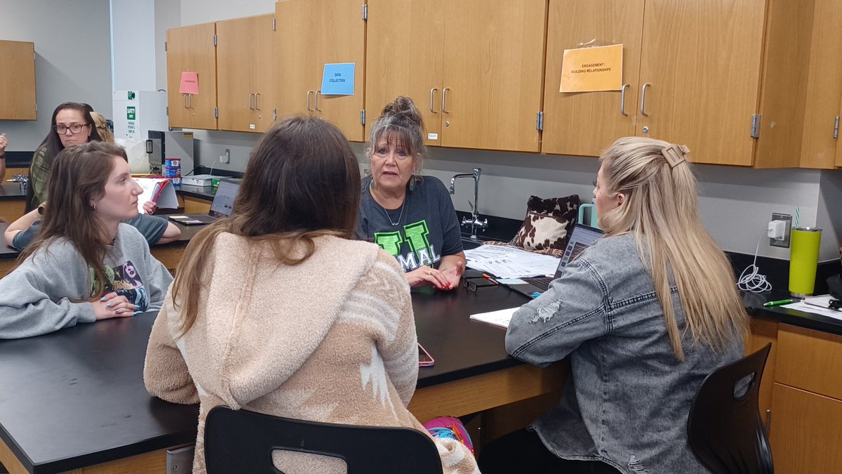 FoxCISDATLID's tweet photo. We worked on Growing our Greatness  for the 24/25 SY through collaboration, modeling, conversation and hands-on practice on Day 4 of #ComalU24! Some of our EA teachers ran mini sessions to share their knowledge and experience! #learningfromeachother is powerful! @CISDSpecialEdu1 https://t.co/F9GPCQgxsJ