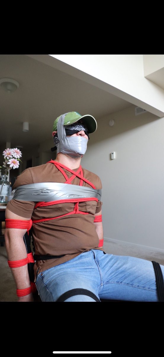 CSneakerbound_97 tweet media