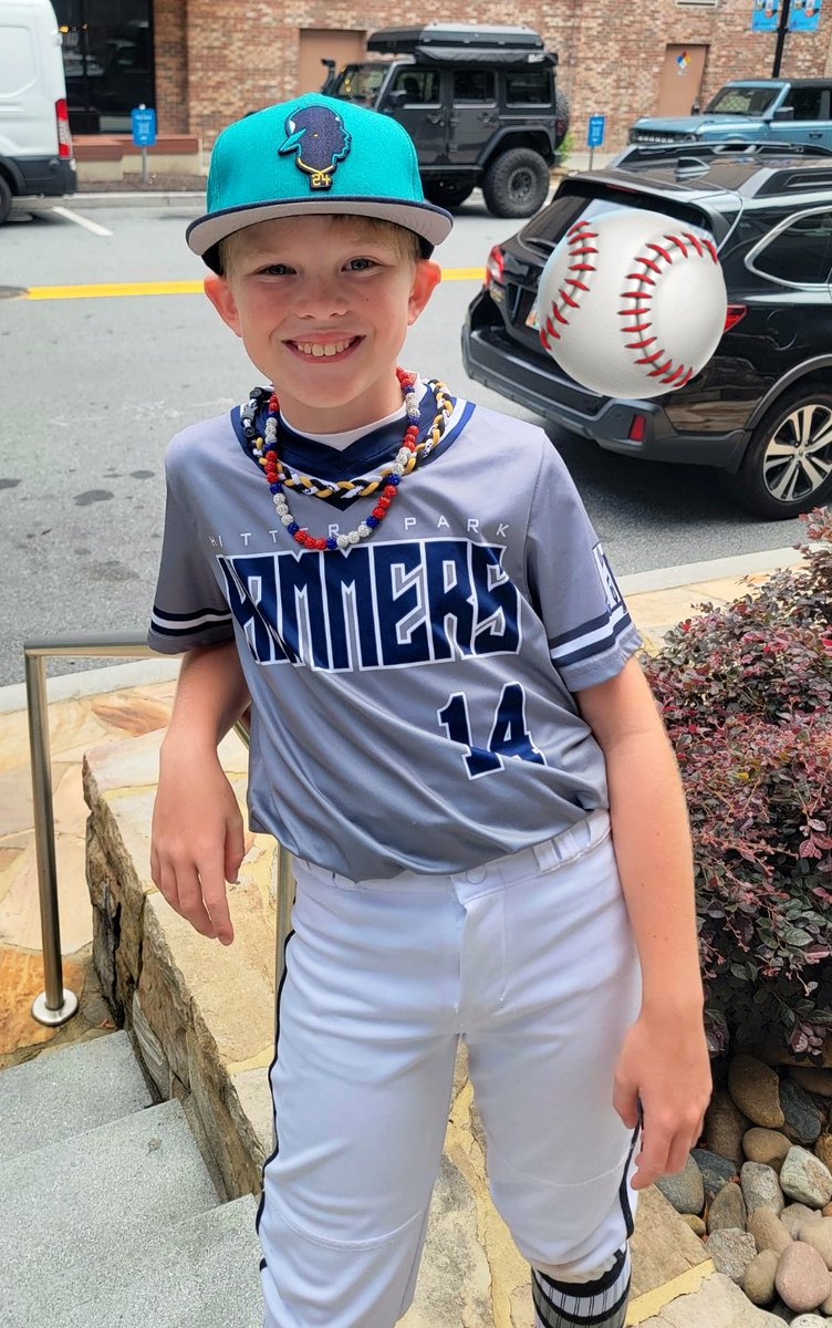 KellEGator's tweet photo. Hubby took my mini-me to the #chevybaseball clinic at the @Braves & @TruistPark. He got a new Ken Griffey Jr hat afterward. This kid has more hats than anyone I know. Heβs going to need another hat organizer soon. π https://t.co/ejz9ScBkWW