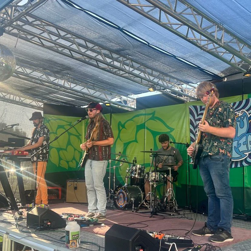 bluegyptianband's tweet photo. Thanks Bend! Hood River TONIGHT🙌 #blüegyptian #progjam #jamband #indiegroove #livemusic #bend #bendor #bendoregon #centraloregon #hoodriver #hoodriveroregon #worthybrewing #smashedwindshield #brokenglass #doublemountain #oregon #portland #portlandor #portlandoregon #dance #music https://t.co/YqfQTs2rwQ
