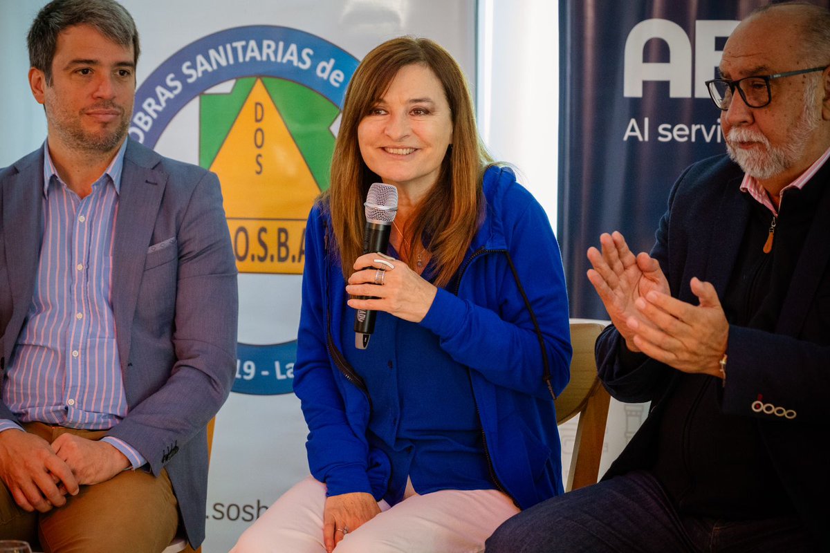 La ministra <a href="/EstelaEDiaz/">Estela Díaz</a> participó en la entrega de certificados de la capacitación en #LeyMicaela para trabajadoras y trabajadores sanitaristas junto al presidente de <a href="/ABSAOficial/">ABSA</a> Hugo Obed y al secretario general del SOSBA Julio Castro.