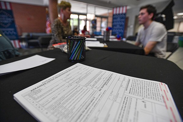 ArkansasOnline's tweet photo. A group that seeks to increase voter registration nationwide joined Get Loud Arkansas on Wednesday in filing a federal lawsuit challenging a recent emergency state rule that requires handwritten signatures on voter registration documents. https://t.co/6WXxKml3aP https://t.co/E4wEhlriDd