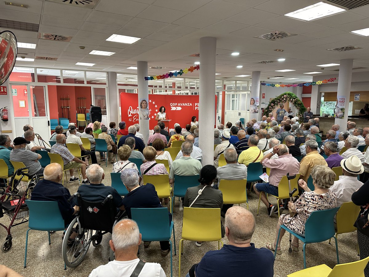 Gracias a todas las personas que nos habéis acompañado en el mitin de esta tarde. ¡Habéis abarrotado el Centro de Convivencia! 

El domingo, vota con la zurda. Vota #MásEuropa. Vota PSOE. 🌹❤️