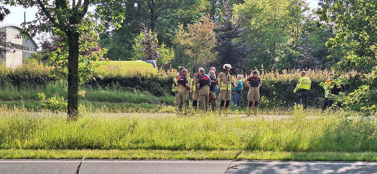 NWolterink's tweet image. Aanrijding  letsel op de Bunschoterstraat  op de N199  rechts 5.2 in #Hoogland de #Lifeliner3  ook op geroepen