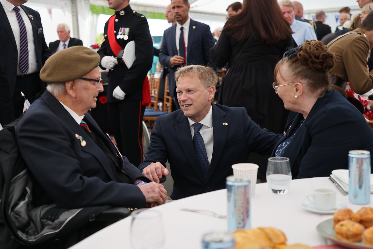 grantshapps's tweet photo. D-Day Heroes. https://t.co/w5eD6Ycu7e