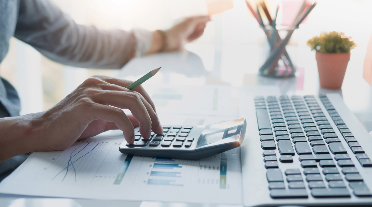 CEFAssociation's tweet image. Tax hikes are possible given current government debt levels. Watch as @ThornburgFunds Co-Heads of Investments make the case for dividend-paying stocks and the tax-free feature of #munis to stoke #income: thornburg.com/video/observat… #closedendfund #closedendfunds #cef #investing