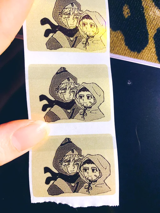 キラキラのヴァシ尾シール
絵を真ん中にプリントするのに苦戦 