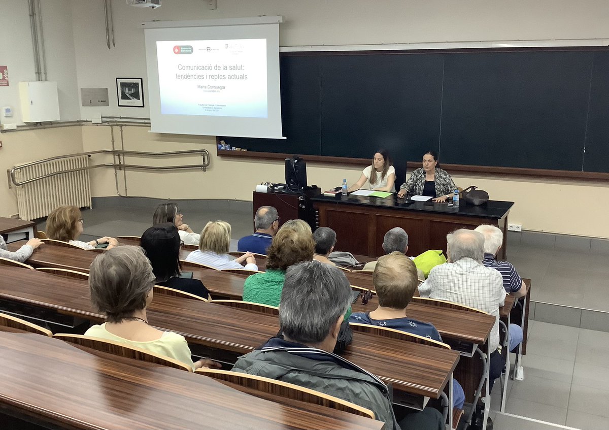 FilComUB's tweet photo. 📸 Aquesta tarda, la professora de comunicació científica Marta Consuegra (@marta_consu) ha fet una ponència ben interessant sobre els reptes de la comunicació de la salut en l’actualitat.
👉Amb aquesta sessió tanquem l’edició d’enguany del cicle de divulgació #DijousFilComUB. https://t.co/OqXHHOcD4f