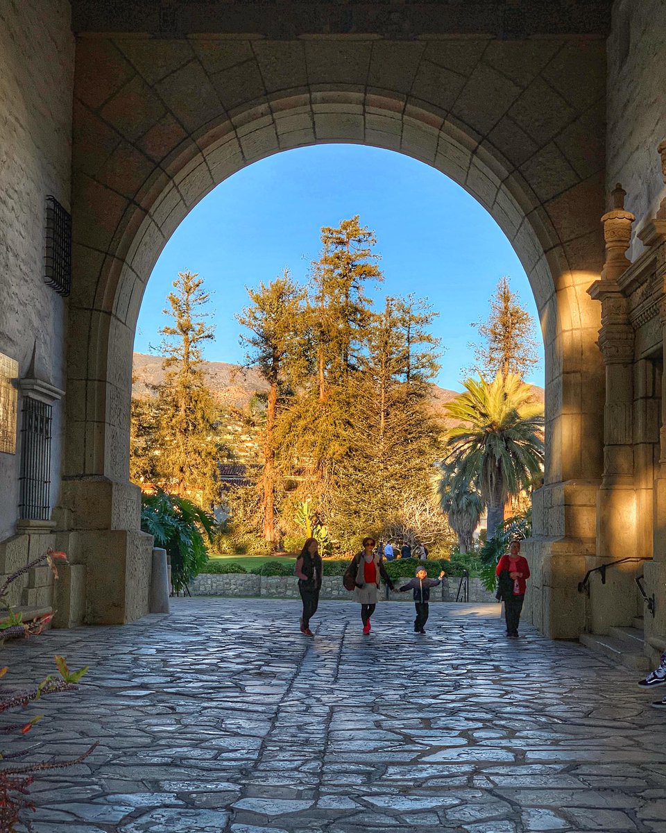 ParadisRetreats's tweet photo. Can you guess the Santa Barbara landmark in this picture?
Hint: It's a historic gem nestled along the picturesque coastline of the American Riviera.
#SantaBarbaraLandmark #GuessTheLocation #ExploreSantaBarbara #CoastalCharm #ParadiseRetreats #SeeSB #VisitSantaBarbara https://t.co/OPQsOftxlY