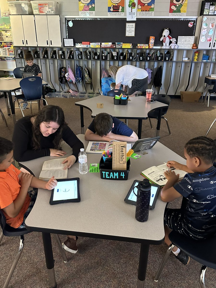 An afternoon of reading.😊<a href="/MHPatriot/">Manor Hill</a> #LPSCaughtReading