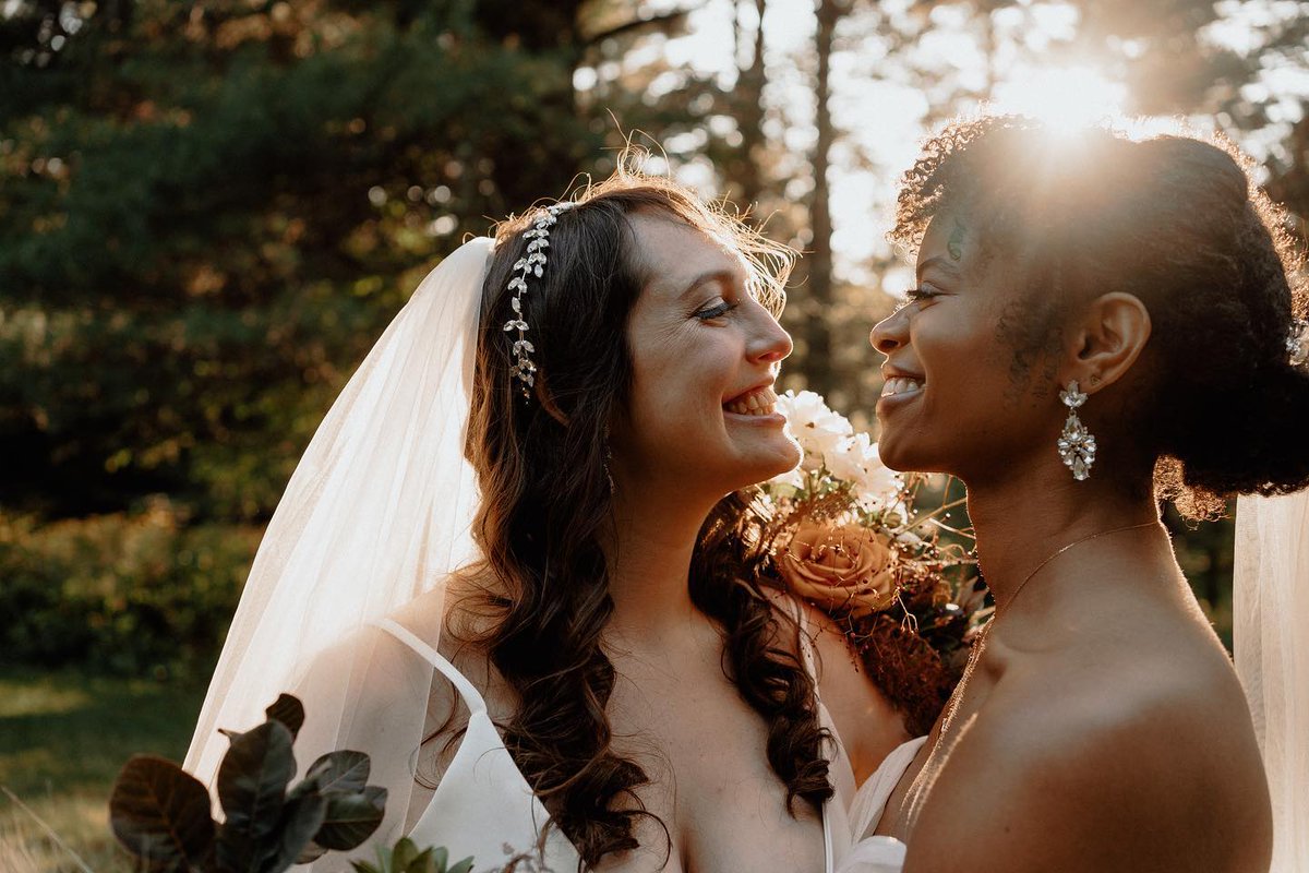 evollgbt's tweet photo. Amazing couple: @dekuzitslove
#twobrides #samesexmarriage #lgbtwedding #lesbianwedding #lgbt #lesbiancouple #girlswholovegirls #femmelesbian #femmecouple #lesbian #lesbian #lgbtq #lovewins https://t.co/64Nd2pMZkl