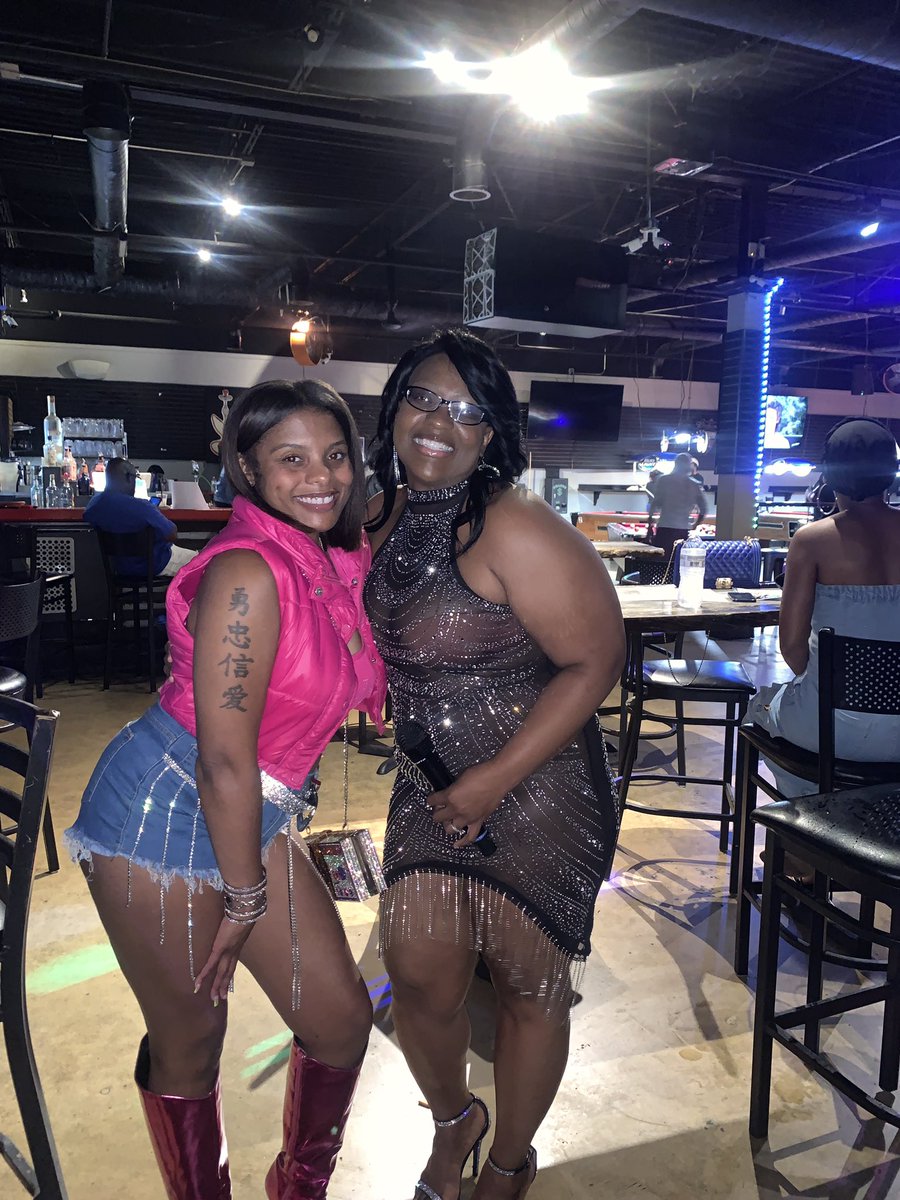 Tahnikakeyshay's tweet photo. I definitely put on for the #614 😝🌸💕 #614Don #MidWestMami #BigKeyshay #ATL 🍀.
.
&amp; most  definitely #BigShout to the 🐐 @stueyrockfdu #MajorMotion https://t.co/tLyCl2Caa9