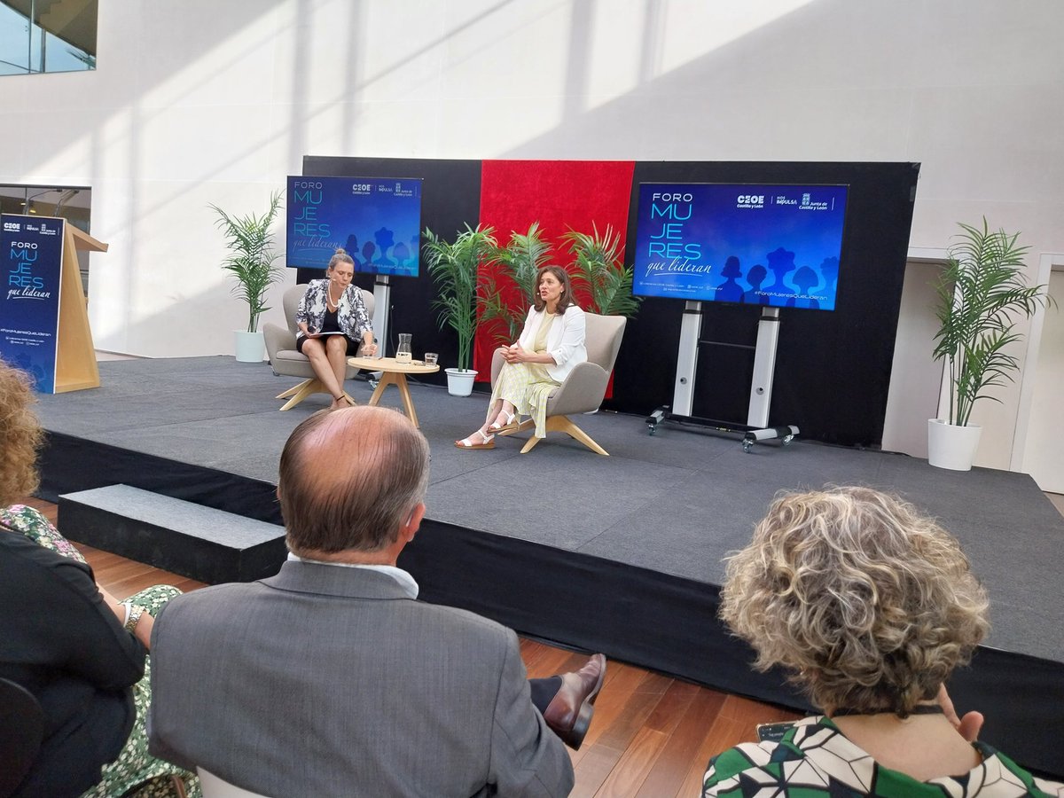 penchoha's tweet image. Hoy en @AENOR acompañemos a @ceoe_cyl en su foro de mujeres que lideran. Hoy escuchando a Míriam González fundadora de @EsMejorOficial entrevistada por @AngelaCVE ¡Un verdadero lujo!