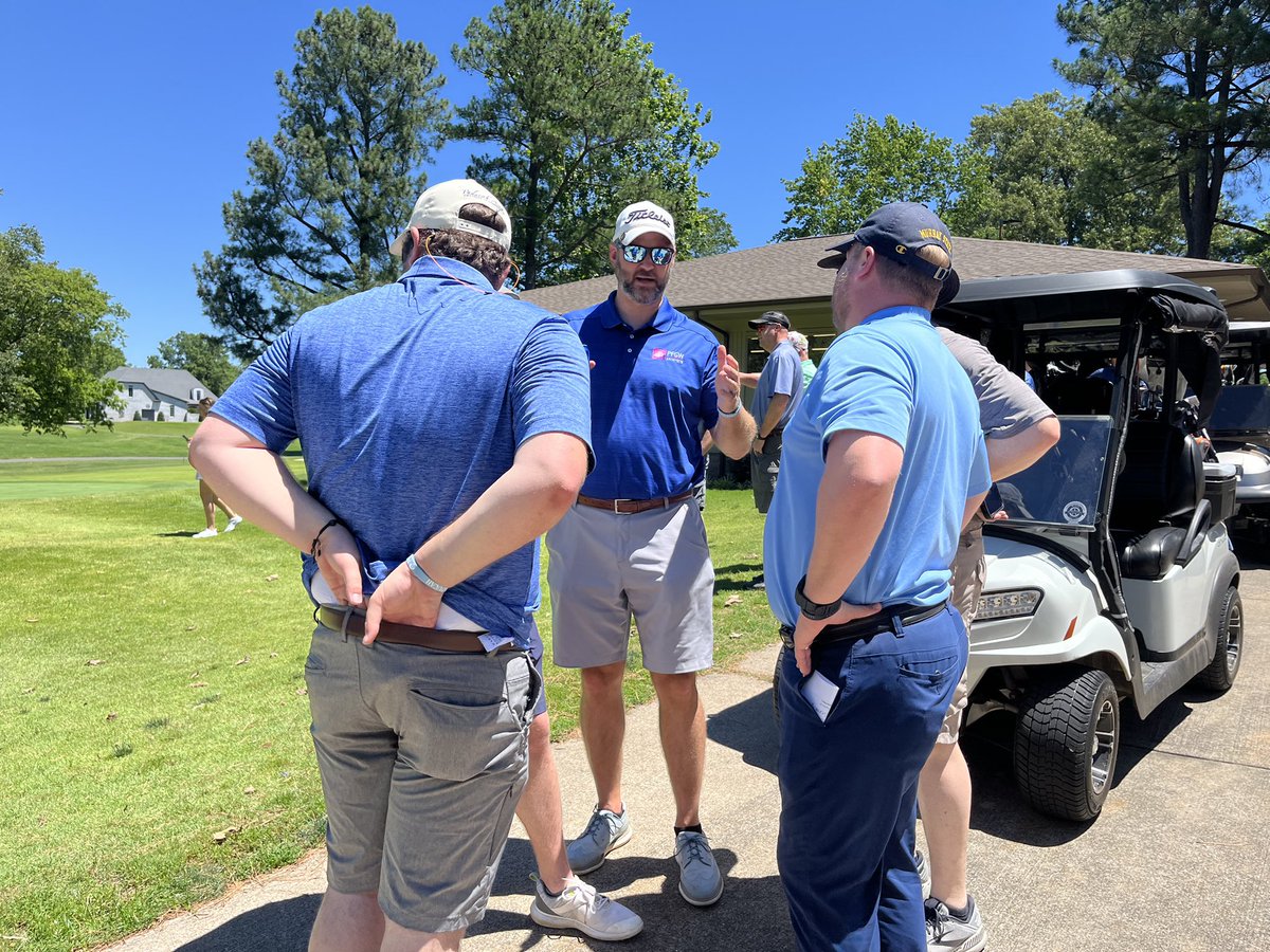 Great time today at Paducah Area Chamber of Commerce @PaducahChamber golf ⛳️ scramble. Thank you for the great support of @MSURacers @racersfootball #GoRacers🏇