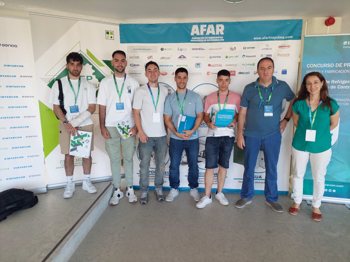 IesHLanz's tweet photo. Queremos felicitar a nuestro alumnado y profesorado de 2º de Mto de Inst Térmicas y de Fluidos por el primer premio en I Concurso de Prototipos Intarcón con su prototipo. #intarcon #refrigeracion @IesHLanz https://t.co/IkgCzB4jz3