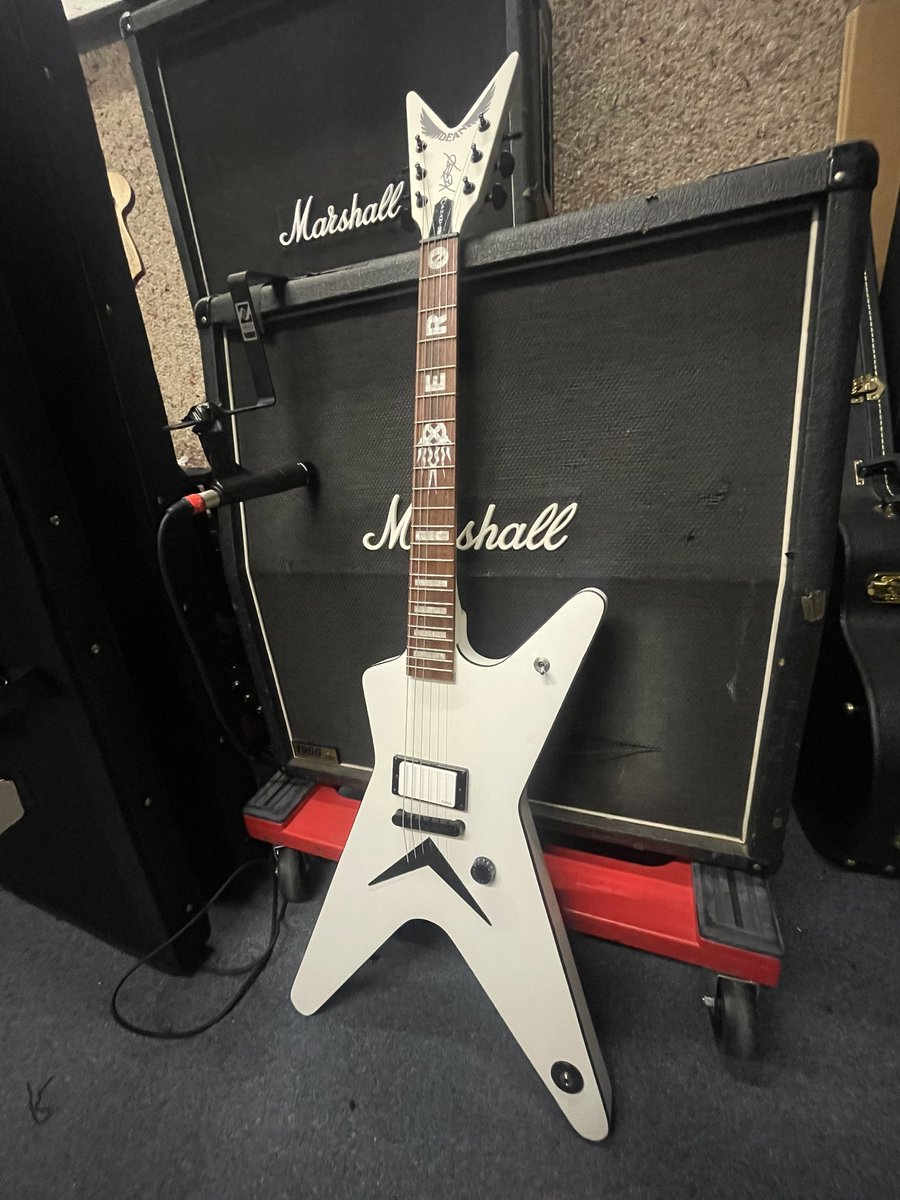 chrissydrums's tweet photo. Thank you, @staticxofficial for this amazing gift! It’s been a pleasure and am honored to receive this beautiful guitar. #MachineKillerTour
Much love to
Ken Jay
Koichi
Tony
and Xero
#staticx #xero #deanguitars https://t.co/ShMKLi3EDu