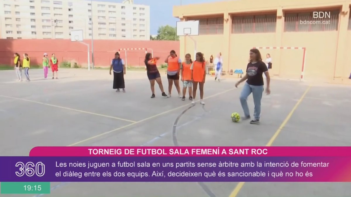 ⚽️El <a href="/casalinfants/">Casal dels Infants</a>, el <a href="/CentreSantJaume/">Centre Sant Jaume</a> i l'<a href="/ateneusantroc/">Ateneu Sant Roc</a> han organitzat la 2a edició d'un torneig de futbol sala femení per crear un espai còmode i no mixta on puguin practicar l'esport sense vergonya <a href="/bdncom/">Badalona Comunicació</a> #Badalona 
👉🏽n9.cl/95ocq