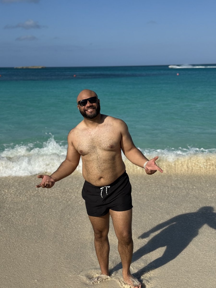 StopBeingRudeJB's tweet photo. These are my favorite vacation pics because…

I went on a cruise after being terrified of water. I also had never gone outside without a shirt on or gotten in ocean water in forever. 

I did all three. Even now I’m nervous posting this but…

Year of Yes. #GoMe. #FuckFear https://t.co/7fG8saLoMn