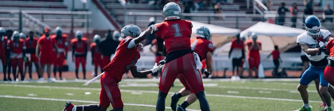 PinellasHSMedia's tweet photo. Spring Top 5

Quarterbacks
Jaylan White, CLW

A gunslinger who we have watched overcome ebbs and flows throughout his soph season, White is an up and coming prospect with a HUGE ceiling and talent around him. Recruiters are noticing and offering, his Spring game was  👌 https://t.co/1bt0zKUs91