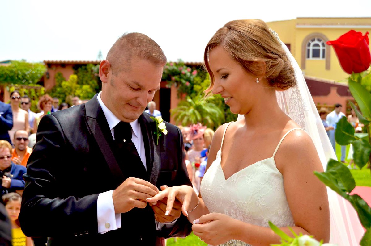 moniht83's tweet photo. Feliz aniversario amor!!Me hicistes la mujer mas feliz el 06/06/2015… 9 años después con nuestra bonita familia…#Cristian#Carla….#osquiero…🥰🥰 https://t.co/2wpmx7z66L