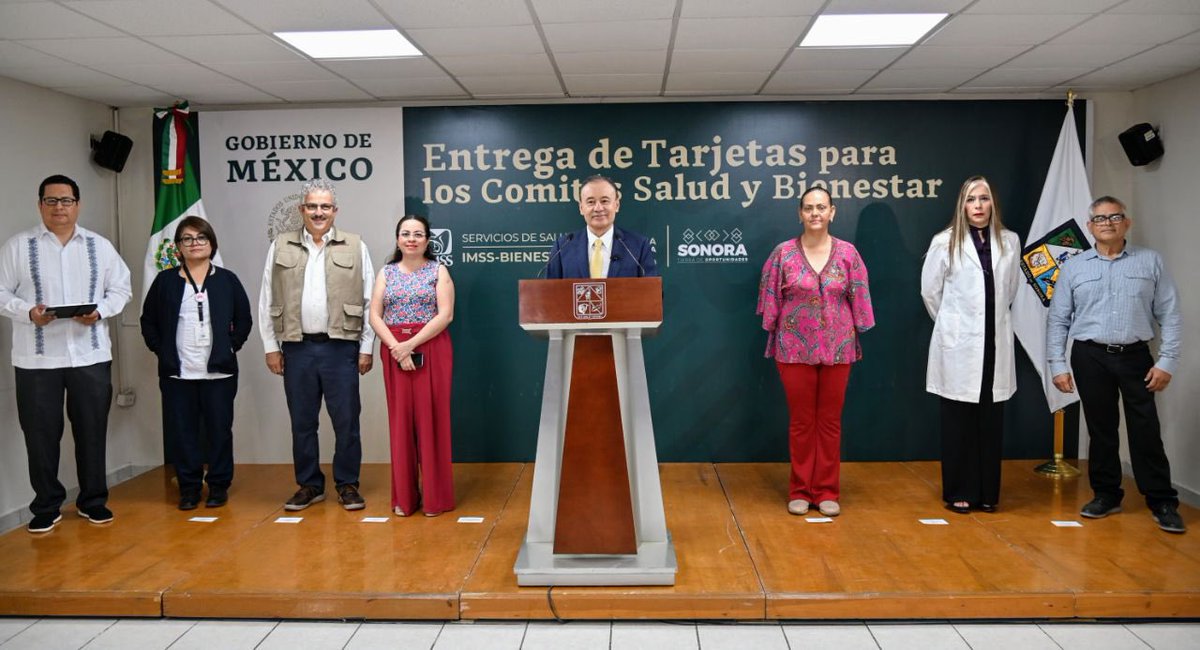 AlfonsoDurazo's tweet photo. Hoy participamos en la mañanera del presidente @lopezobrador_ para presentar el programa “La Clínica es Nuestra”. 

En Sonora entregaremos tarjetas a 220 Comités de Salud y Bienestar para rehabilitar, equipar y dar mantenimiento a los centros de salud IMSS-Bienestar de la mano de la ciudadanía.