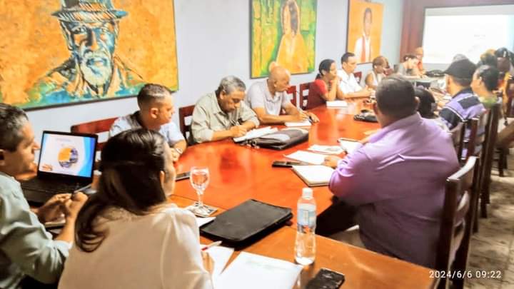 DiagramasCMKS's tweet photo. La Viceministra de Cultura de Cuba, Lizette Martínez Luzardo sostuvo un intercambio de trabajo con representantes de este gremio en #Guantánamo, encuentro durante el que se presentó la Estrategia Cultural para el Verano 2024. https://t.co/72o6G2Ijvg