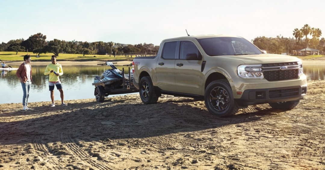 Change the way you explore! 🗺️

Whether you opt for the popular 2.5L hybrid or the powerful 2.0L EcoBoost® engine, the 2024 Ford Maverick® transforms every drive into an adventure.