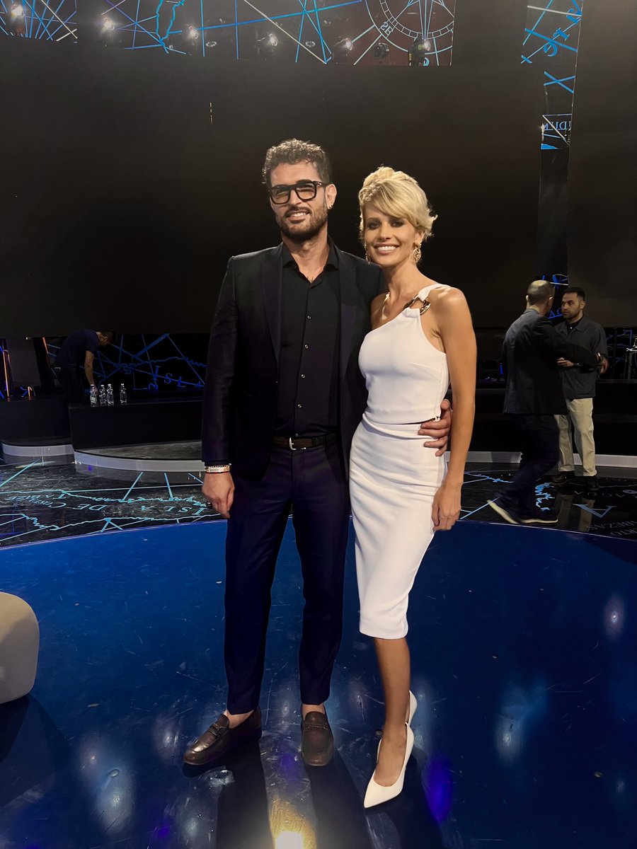 MarcoGiro's tweet photo. Bellissima serata ieri dagli studi Mediaset di Cologno Monzese per la finale dell’ @IsolaDeiFamosi #isola https://t.co/WfErHIi0fn