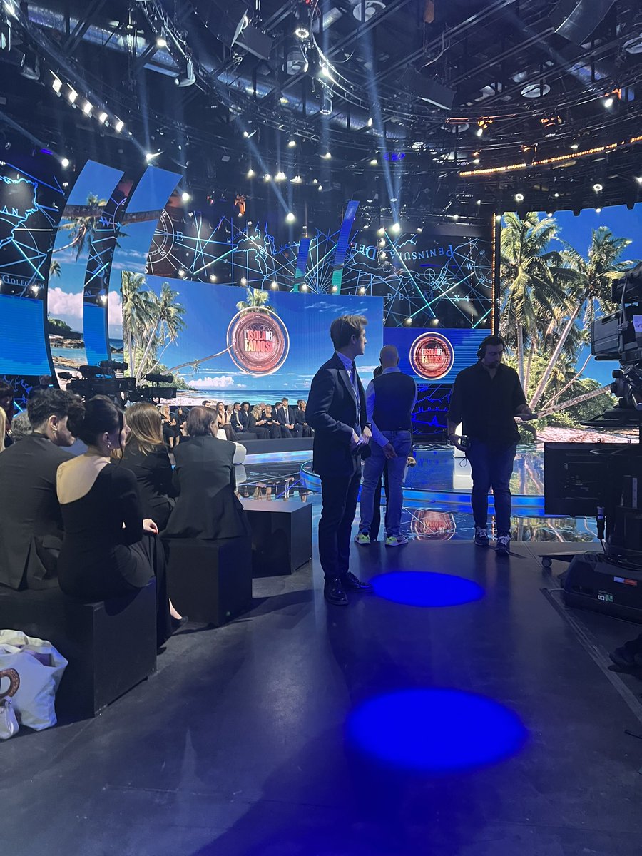 MarcoGiro's tweet photo. Bellissima serata ieri dagli studi Mediaset di Cologno Monzese per la finale dell’ @IsolaDeiFamosi #isola https://t.co/WfErHIi0fn