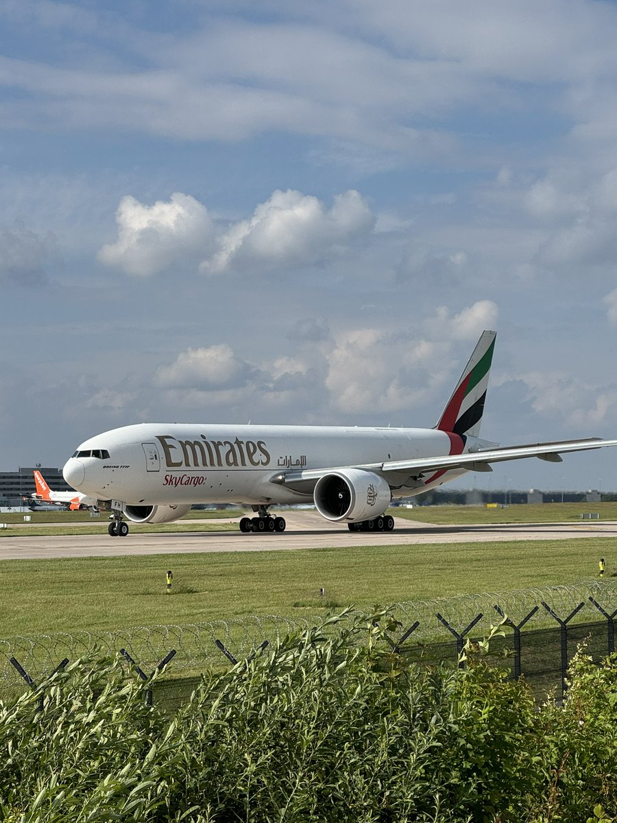 ManAviationHD's tweet photo. At @manairport this evening to watch the new @emirates SkyCargo 77F… what an aircraft! 🤩 https://t.co/NgisGFfrWZ