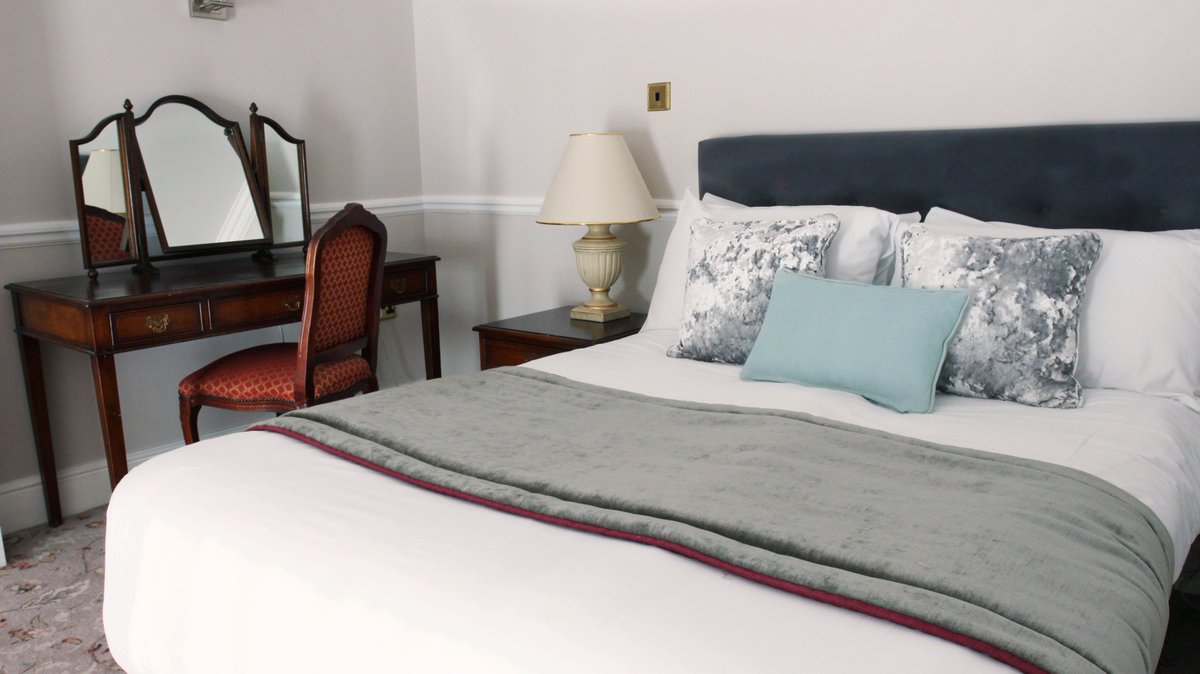 Are you looking for a quaint and cosy seaside stay? Our standard double room would be just perfect...

Book here 👉 royalvichotel.co.uk