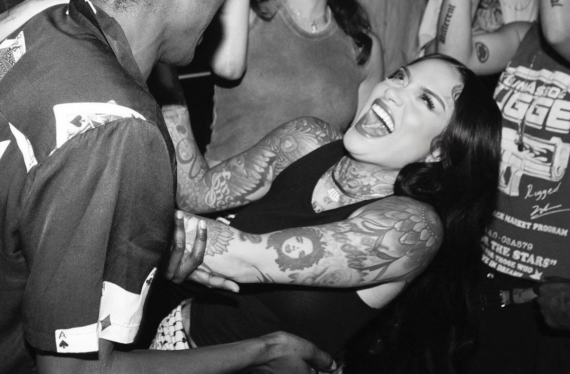 theaisharose's tweet photo. tonight’s mood 🤭 https://t.co/dUMiqdci9R