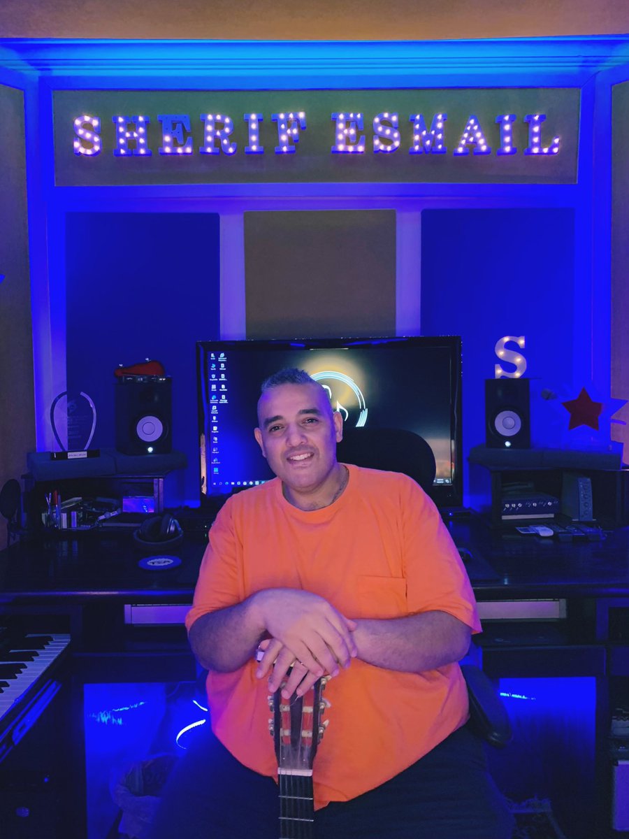 sherifesmail's tweet photo. عمدة قوي في نفسي و الجيتار حاسه قالب معايا نابوت 🤣
#شريف_اسماعيل https://t.co/6dVu4ui8Sq