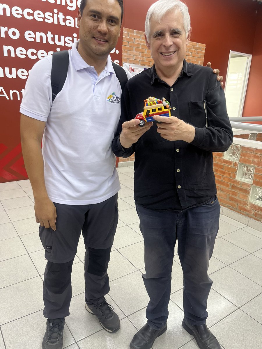 Avanzamos  con el <a href="/infpmorena/">INFP Morena</a>  en la construcción de círculos de reflexión e iniciativas de formación política que contribuyan  a la transformación de America Latina y el Caribe. Entregamos a el <a href="/fisgonmonero/">Rafael Barajas</a> nuestra Chiva Pedagógica.