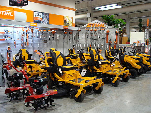 Summer Break - Give Them Garden Space… Perennials &amp; Pollinators… Featured Plants… Seasonal Articles… Click the link to learn more in this week’s newsletter from Hoffmann Hillermann Nursery &amp; Florist: conta.cc/45d5QnZ