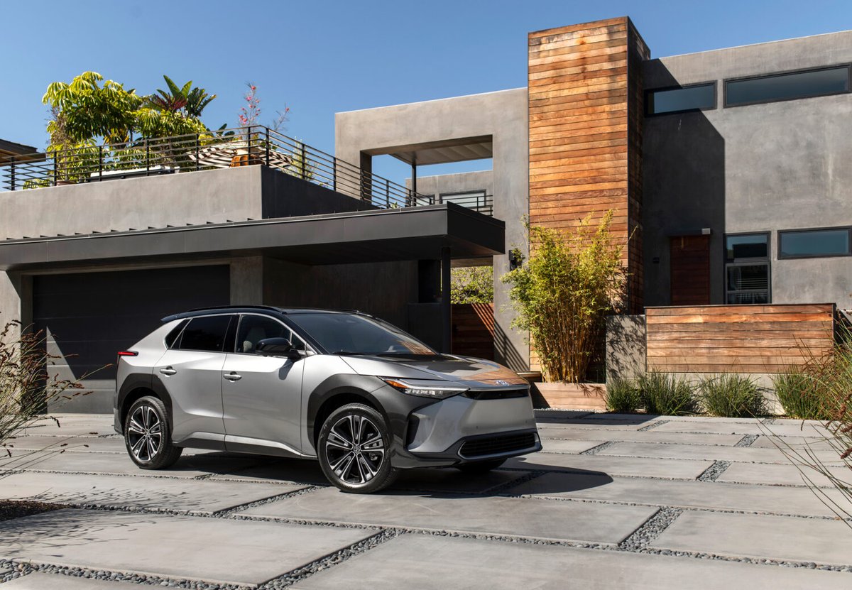 YarkToyota's tweet photo. Enjoy the thrill of an all-electric powertrain that’s ready to help you see what every day has to offer in the 2024 Toyota bZ4X.⚡️

Discover what makes the Toyota bZ4X stand out at https://t.co/ZIT7CW0VAP! https://t.co/61neJKkC0Y