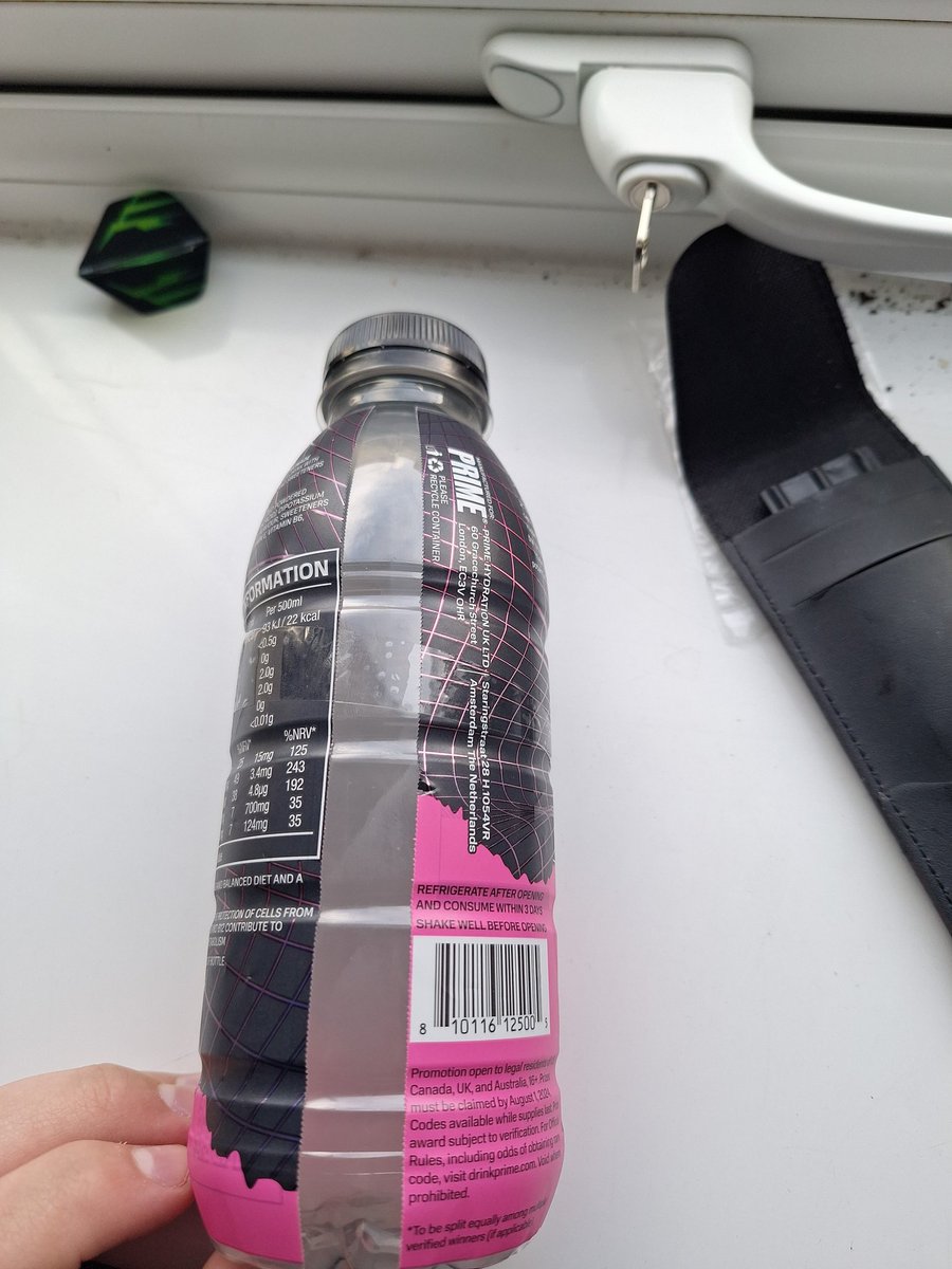 Kristopher99214's tweet photo. @_getprime @MillsCavan55531 @Prime_NewsUK There is a bit you can peel that takes it off https://t.co/1M98hiTfYb