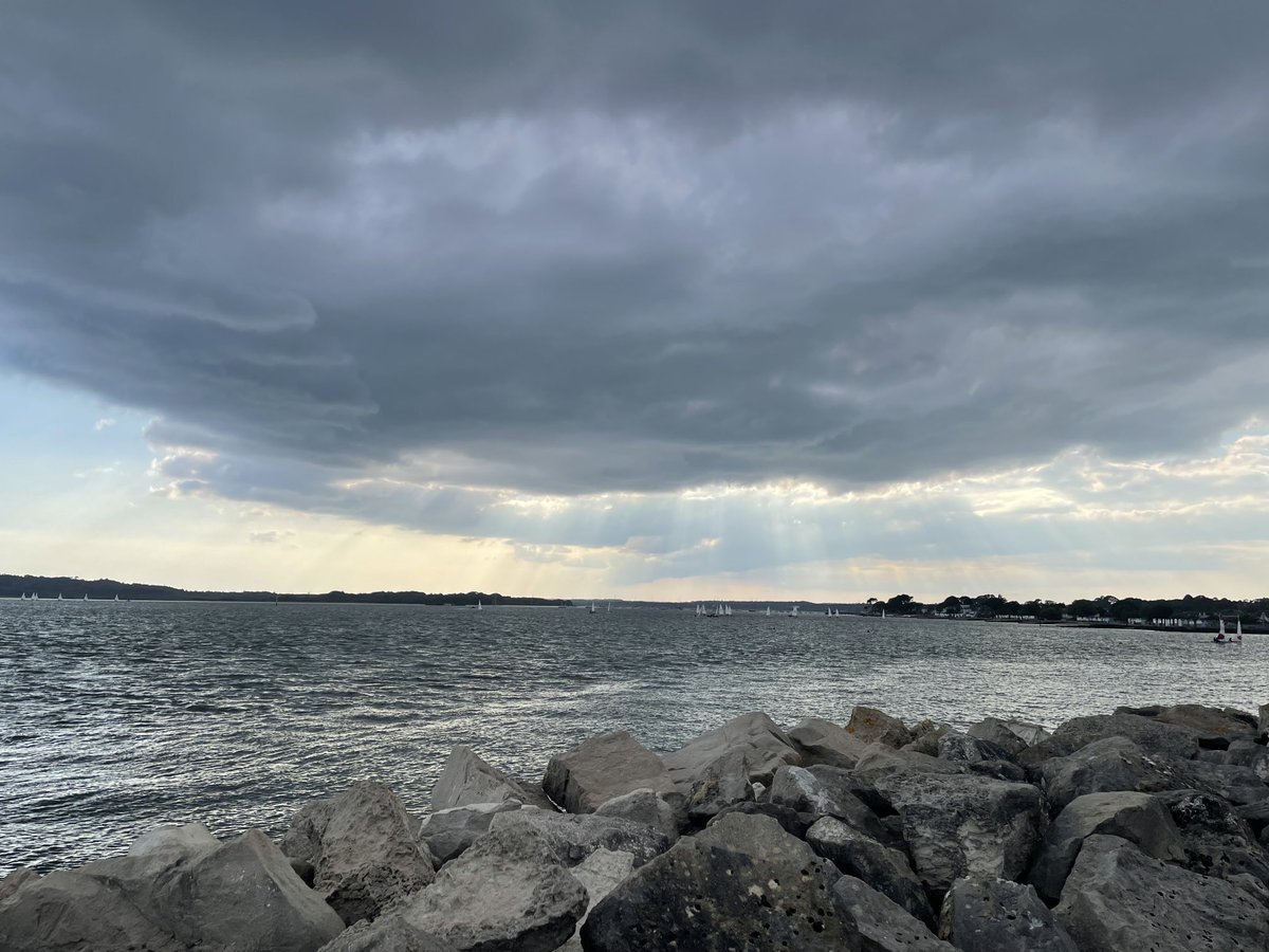 The sun rays are fighting through! #dramaticsky