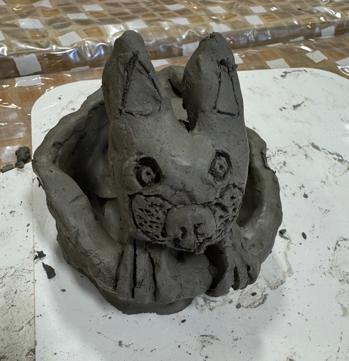 EKvisualartist's tweet photo. At tonight’s @SouthTyneLibs Arts and Crafts Club for children 8 &amp; over at Cleadon Park.
Layla turns to me: “This is good to do after school. It’s very calming”
The power of clay 🙌 next week we’re at Hebburn Central &amp; Jarrow Focus.

#artsinlibraries #artsandhealth #clay https://t.co/lUGUkDXr0R