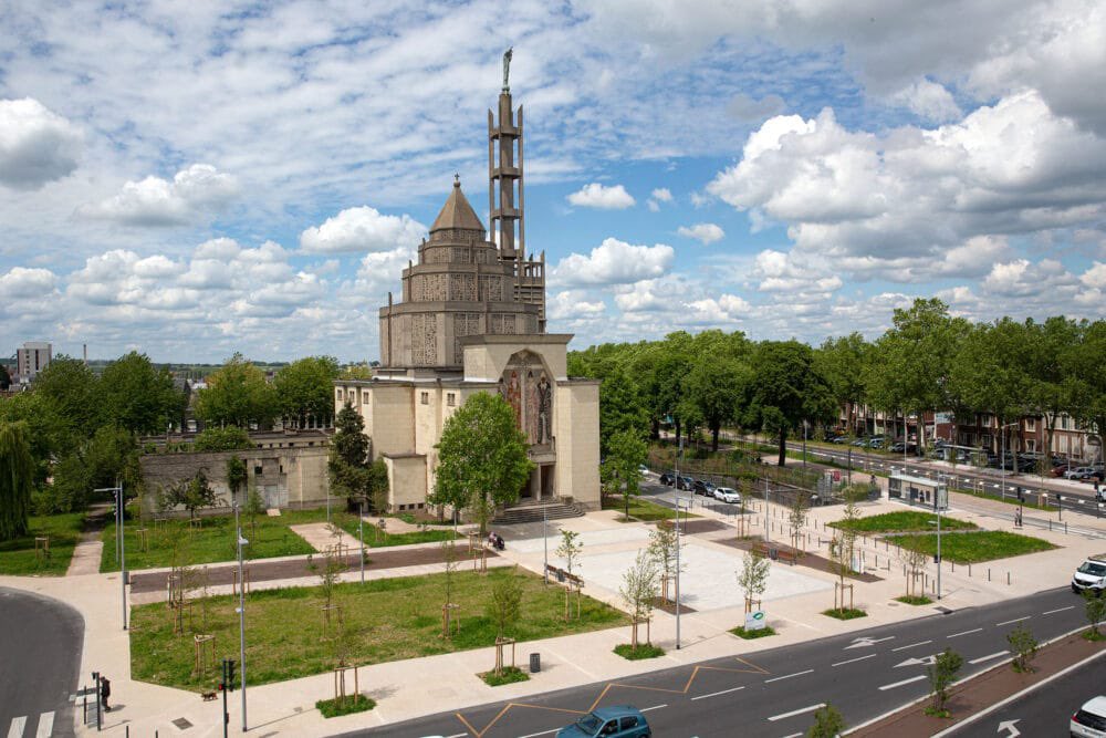 pierresavreux's tweet photo. 🏛️L’église St-Honoré d’Amiens officiellement inscrite au titre des Monuments historiques ! Le Préfet de région a signé le 9 avril l’arrêté de protection (église et son presbytère). Cette église est une copie du pavillon pontifical conçu pour l’Expo universelle de 1937 à Paris. https://t.co/HTTazivAq5