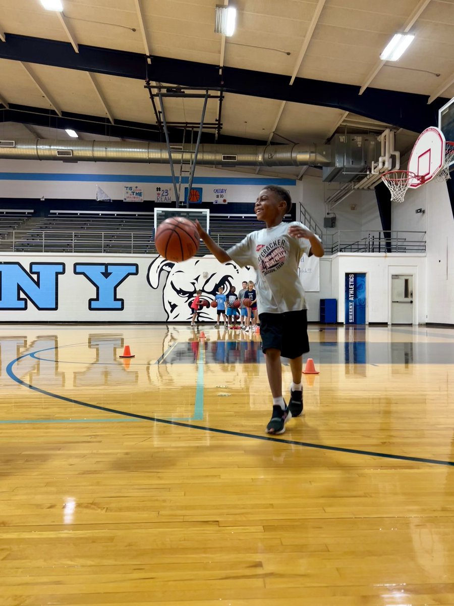 Sweeny_Hoops's tweet photo. Summer Camp 📸 https://t.co/NsENTrRRqT