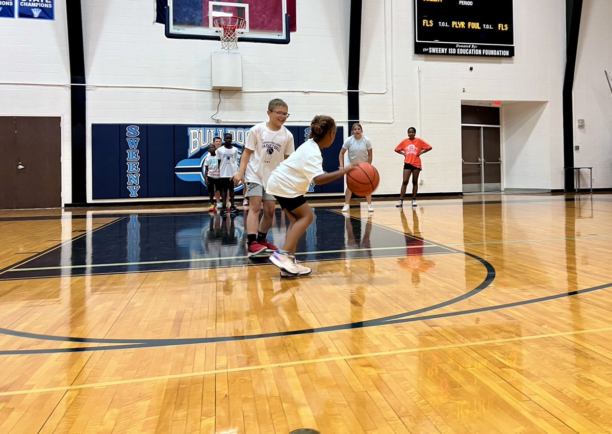 Sweeny_Hoops's tweet photo. Summer Camp 📸 https://t.co/NsENTrRRqT