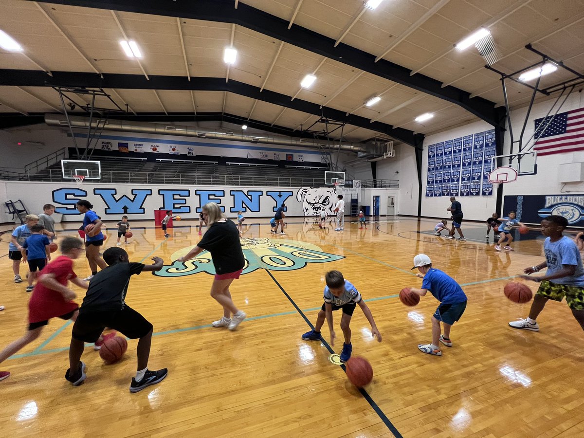Sweeny_Hoops's tweet photo. Summer Camp 📸 https://t.co/NsENTrRRqT