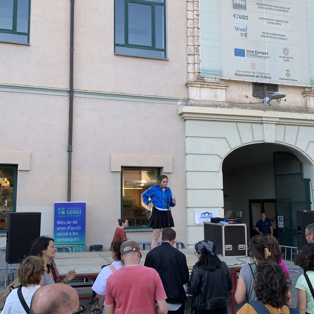 tonividalsastre's tweet photo. Gaudint del concert de #TRAMMA 👏👏👏
Tret de sortida de la campanya #microBeques16
#oportunitatseducatives
de la @FundacioSERGI davant la Coma Cros de @ViladeSalt https://t.co/Zuw1mT66wp