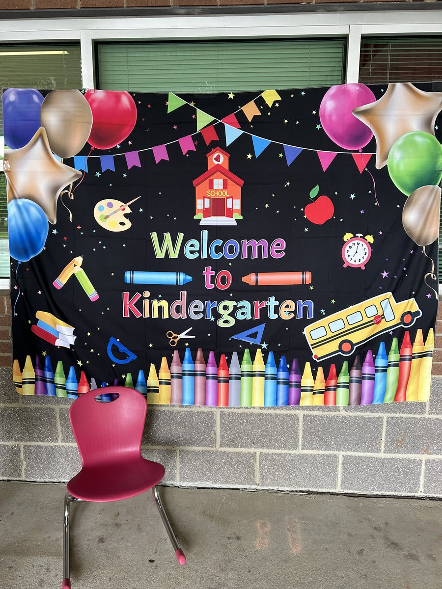 BrittanyEmbler's tweet photo. It has been an exciting week at @oakgrovees! We had our orientation for new Kinders &amp; their families and our classroom family grew by 4 paws! Bugs loves being an Otter! 💚🦦 We have the best school EVER! @bevbOtterP @JoTOtterap https://t.co/HI8HJpoOsQ