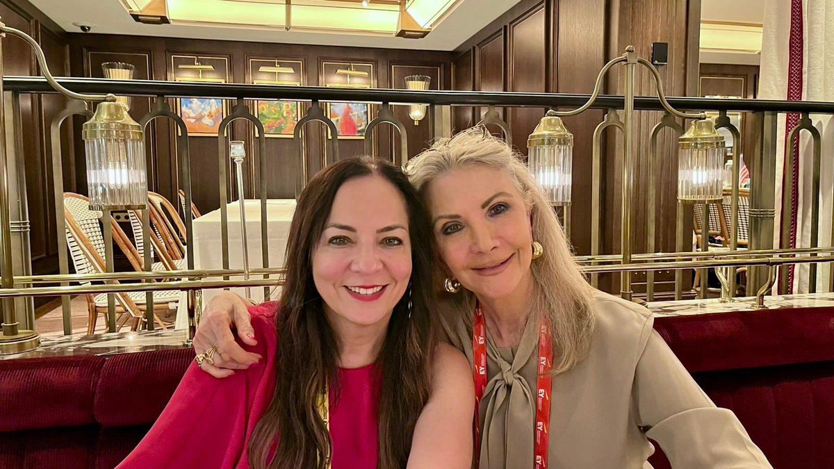 Un privilegio compartir con <a href="/ginadiezbarroso/">Gina Diez Barroso</a> esta semana en <a href="/EYnews/">EY</a> #WEOY. A un par de horas de conocer quién será nombrado(a) ganador(a) mundial. Gracias Gina Diez Barroso  por representar a #Mexico, que orgullo!! 👏🏻👏🏻👏🏻

#Entrepreneurship #PowerWomen